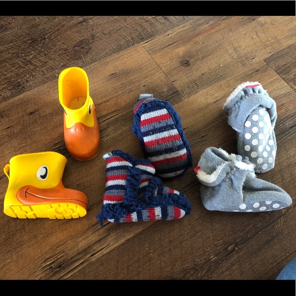 Lot of toddler boys boots and shoes - Picture 3 of 5